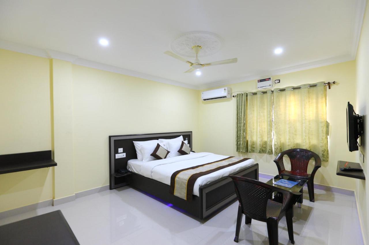 Hotel Salbala - Near Airport Ченай Екстериор снимка