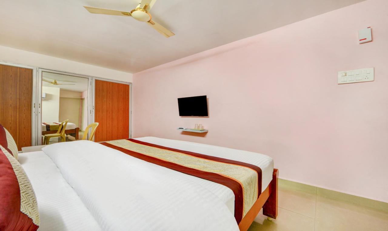 Hotel Salbala - Near Airport Ченай Екстериор снимка